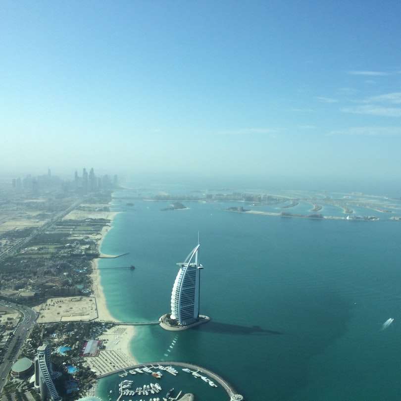 Widok z góry na Burj Al Arab Jumeirah puzzle online