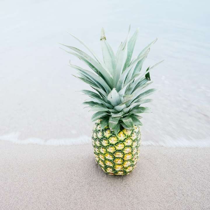 ananas na plaży puzzle przesuwne online