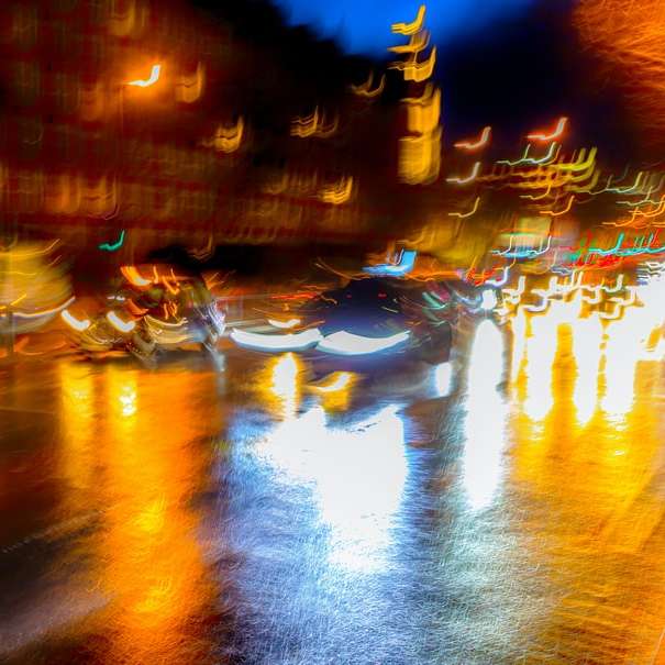 αυτοκίνητα στο δρόμο κατά τη διάρκεια της νύχτας συρόμενο παζλ online