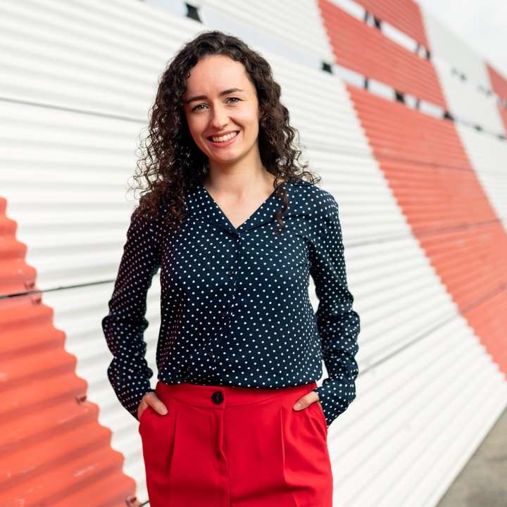 Femeie inginer aerospațial pe aerodrom alunecare puzzle online