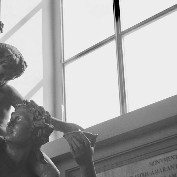 gråskala av statyn glidande pussel online