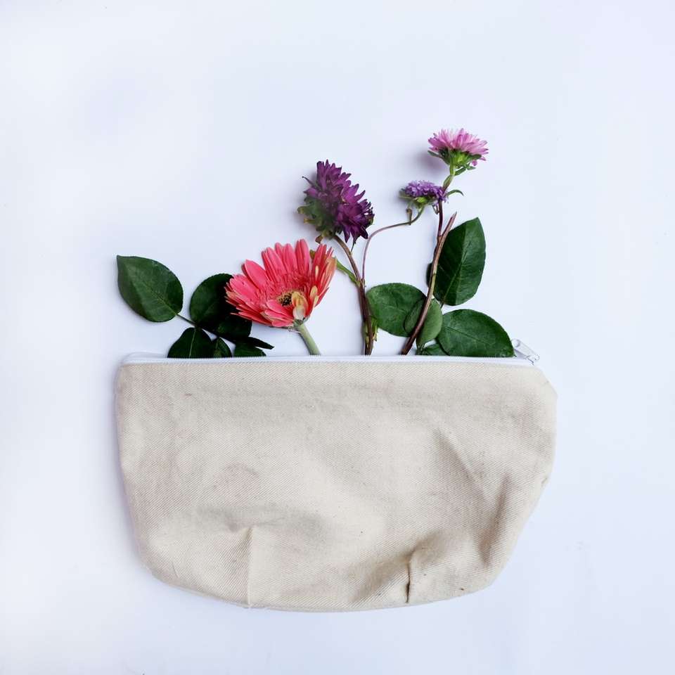 λουλούδι σε τσάντα συρόμενο παζλ online