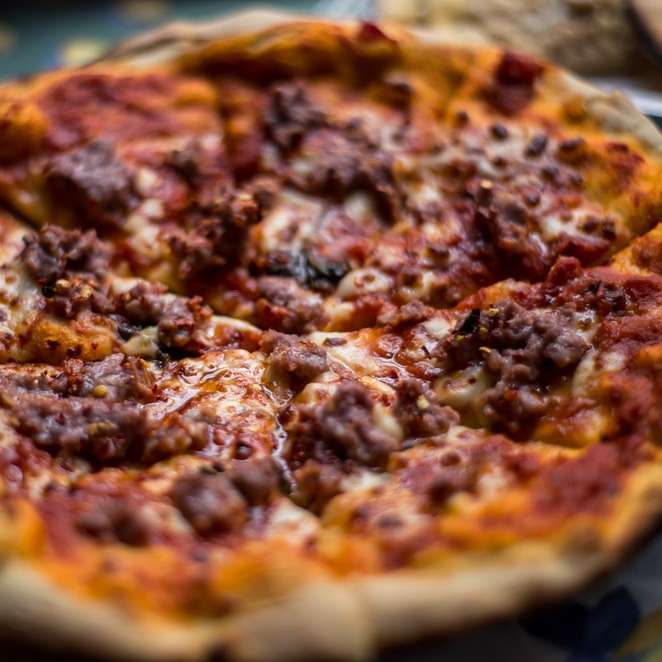 pizza cu toppinguri de carne puzzle online
