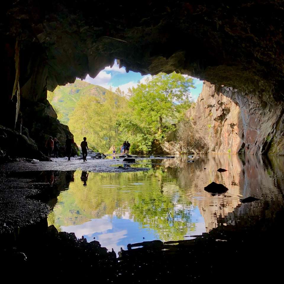 Jeskyně Rydal v jezerní oblasti online puzzle