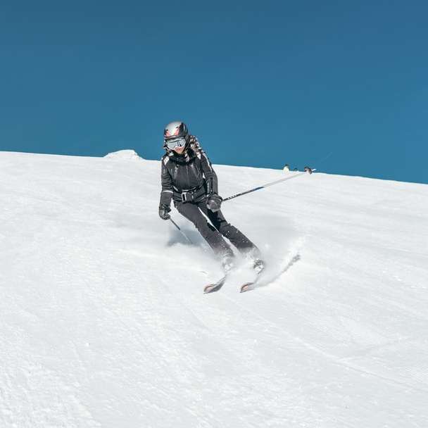 человек катается на сноуборде онлайн-пазл