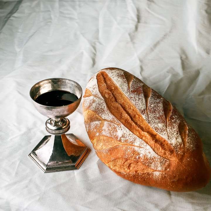 Přijímání, pohár a chléb. online puzzle