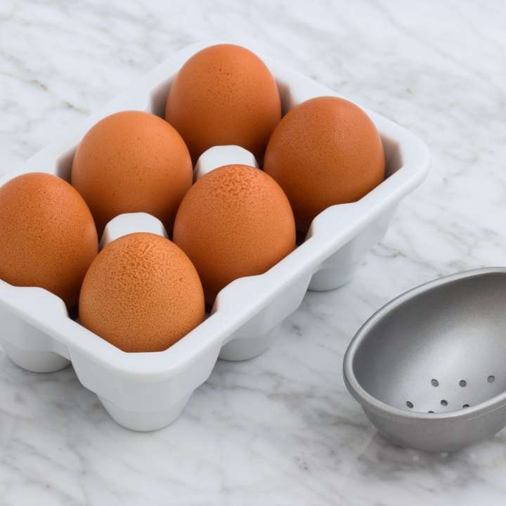 dienblad met eieren van gevogelte schuifpuzzel online