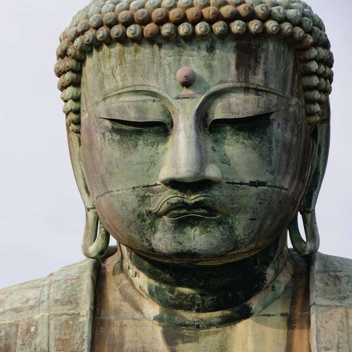 grå betong Buddhastaty glidande pussel online
