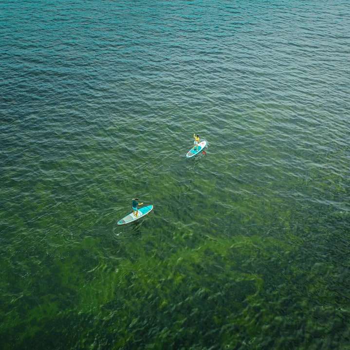 twee surfplanken op water schuifpuzzel online