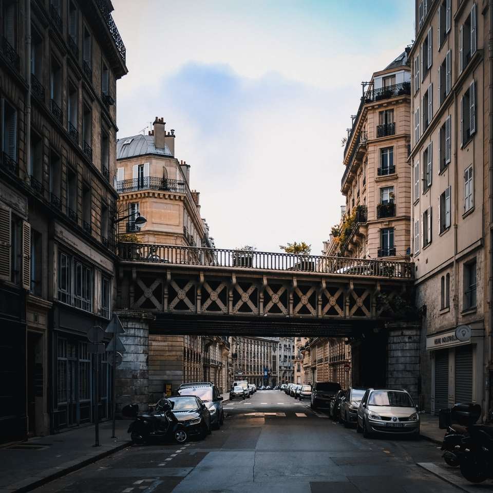 Brug over de Rue de Rome in Parijs. schuifpuzzel online