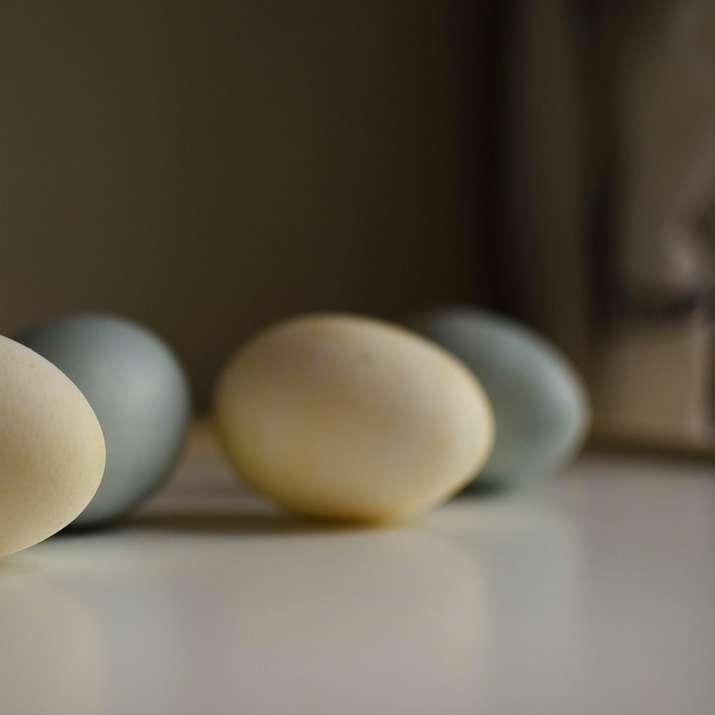 Natural dyed eggs sliding puzzle online