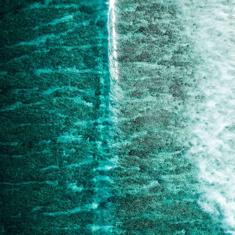 luchtfotografie van waterlichaam overdag online puzzel