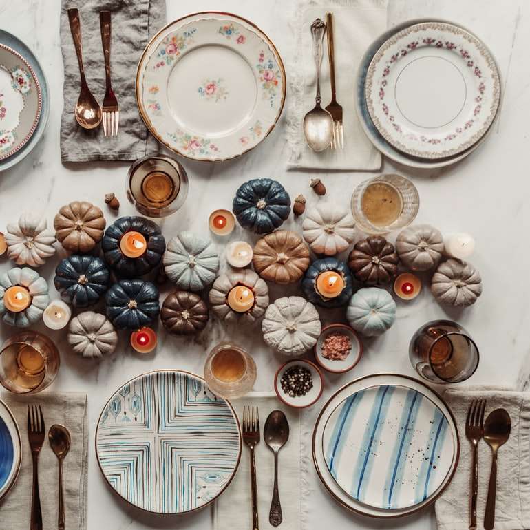 sütőtök a tányérok mellett online puzzle