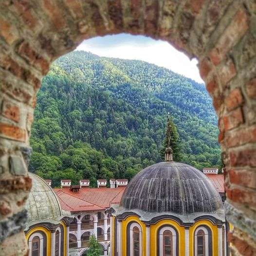 view of the Rila Monastery online puzzle