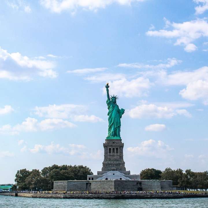 Statue of Liberty sliding puzzle online