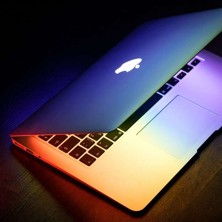 MacBook arc-en-ciel puzzle en ligne