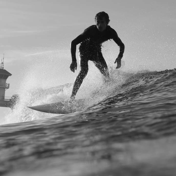 Surfer pe plajă Huntington puzzle online