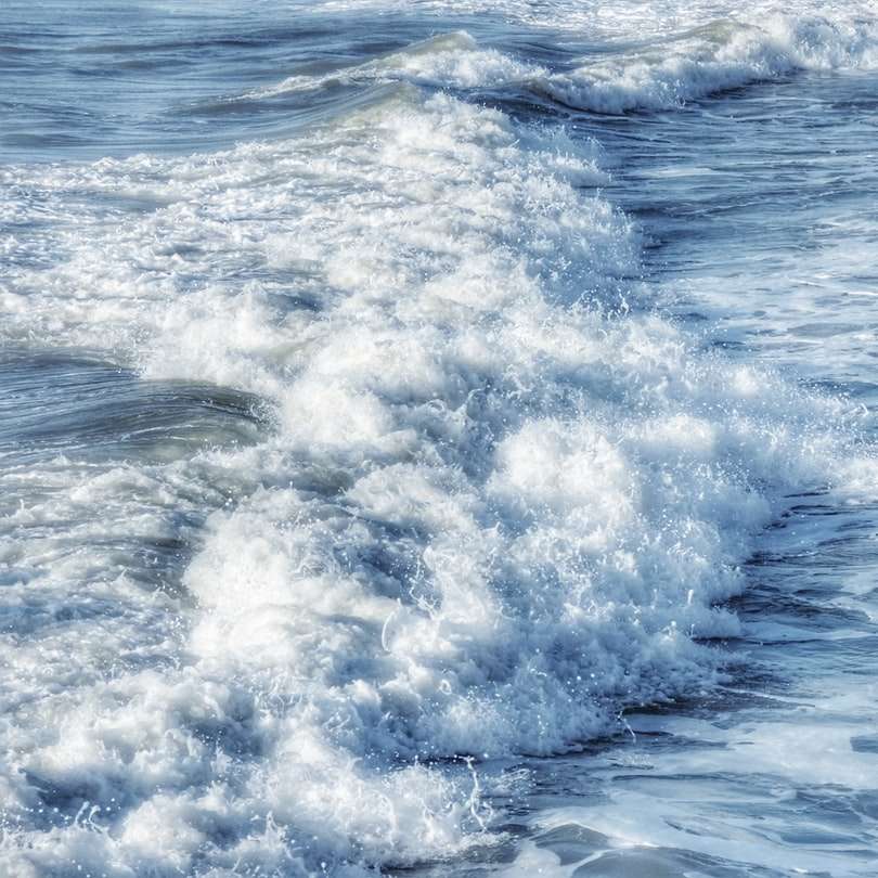 Meerwasser winkende Zeitrafferfotografie Online-Puzzle