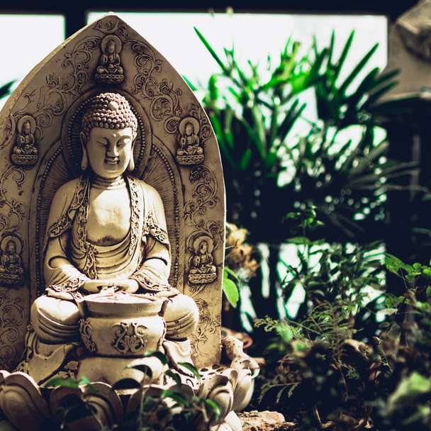 Estátua do Buda Gautama puzzle deslizante online