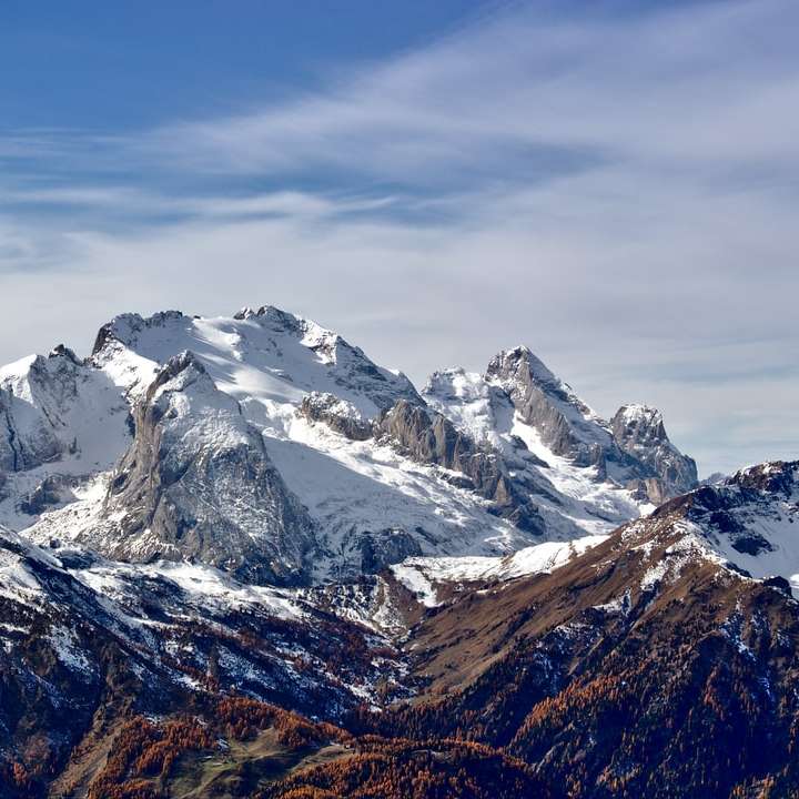 Скалистые, заснеженные горы онлайн-пазл