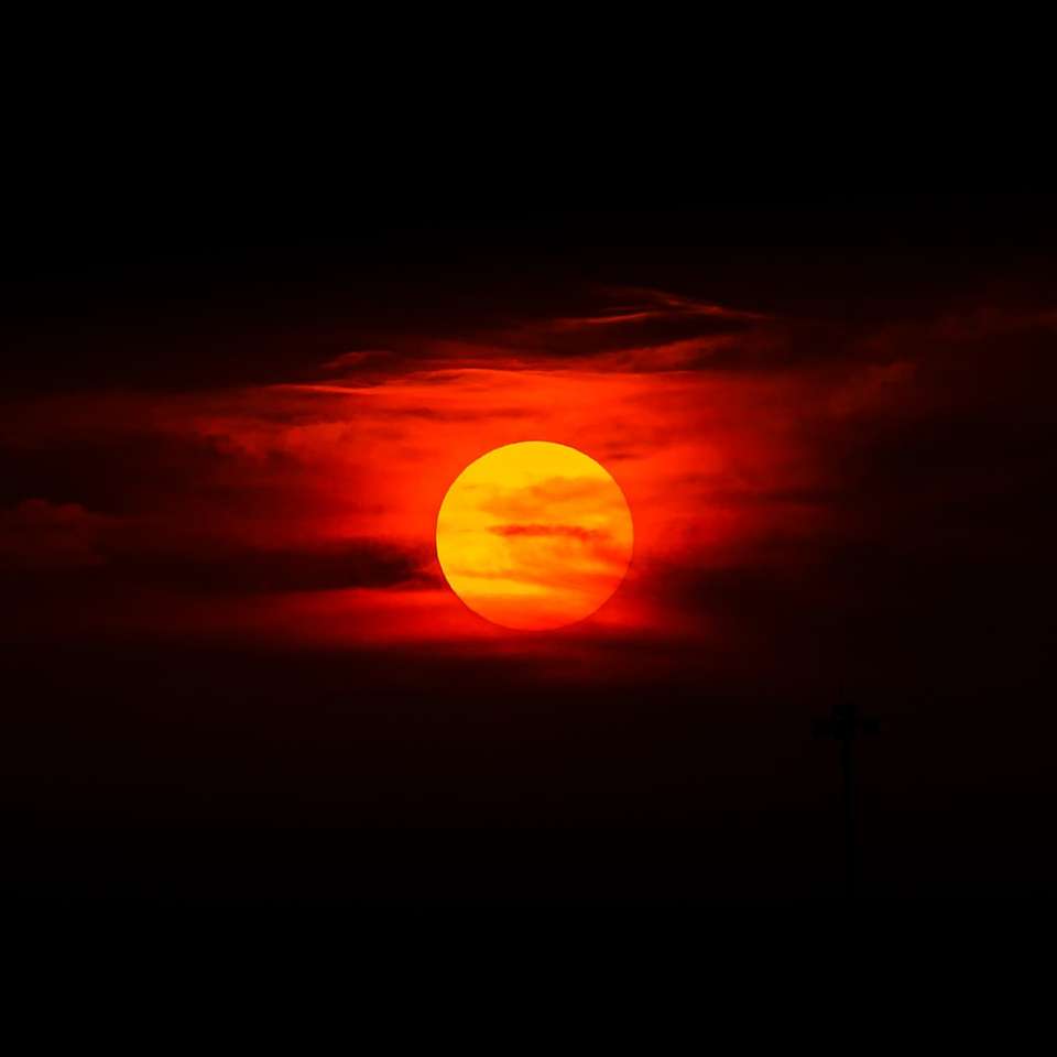 Ηλιοβασίλεμα αίματος πάνω από την Αριζόνα. online παζλ