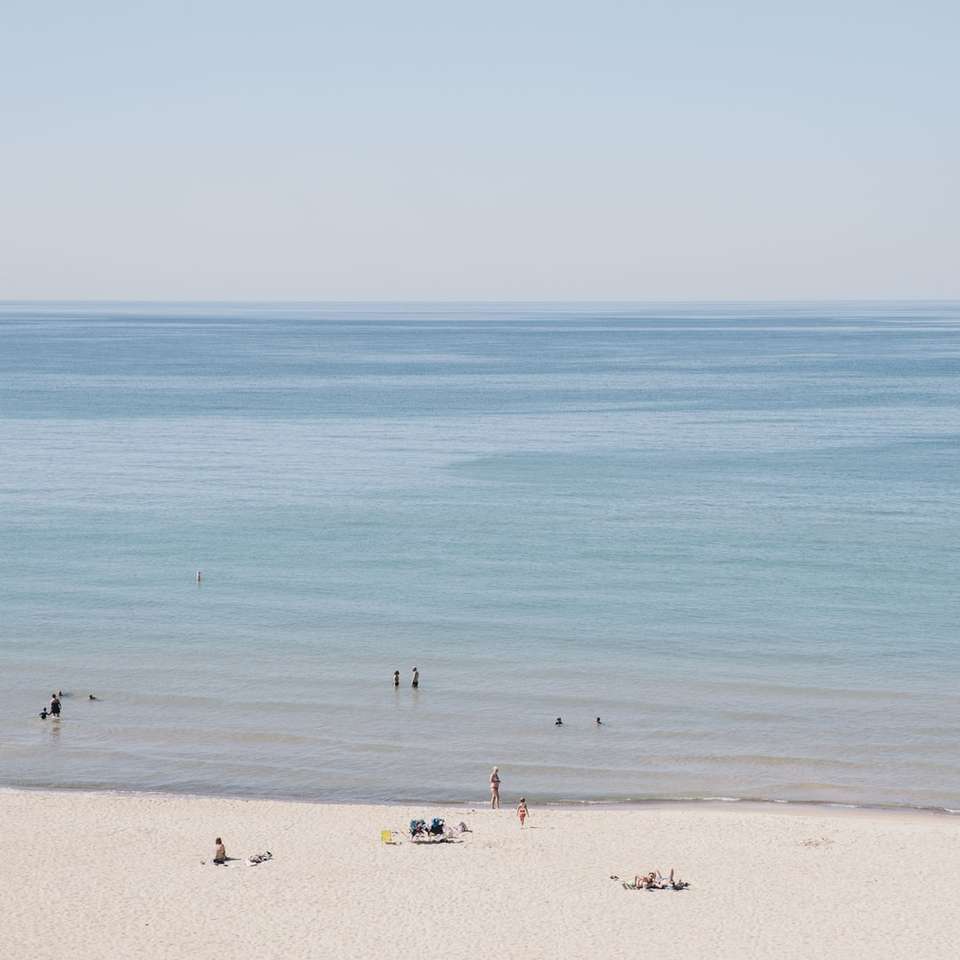 Пясъчен плаж до спокойния океан онлайн пъзел