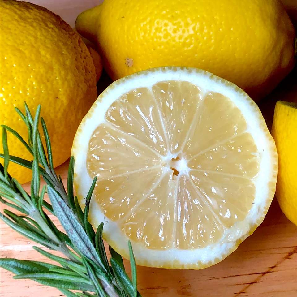 Лимоны и розмарин онлайн-пазл