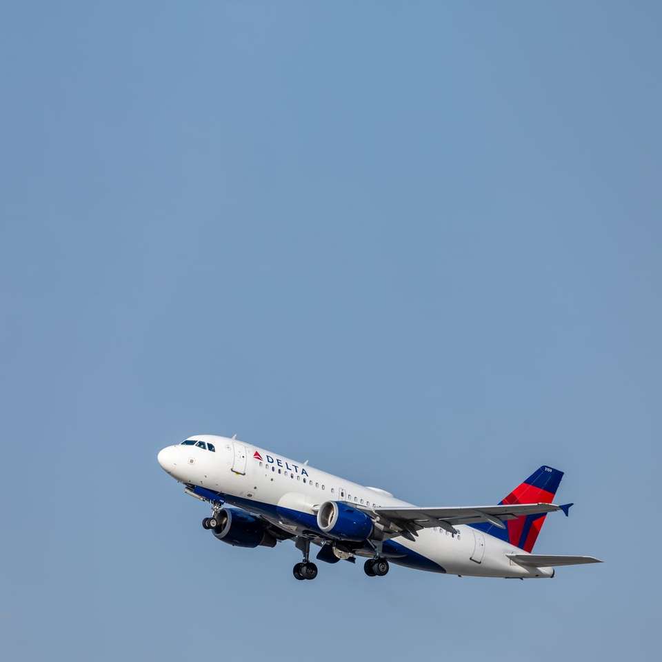 Delta Airlines 319 in decollo puzzle scorrevole online