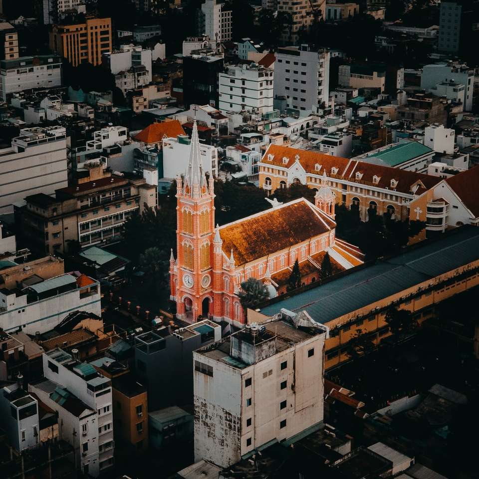 vista aerea degli edifici della città durante il giorno puzzle scorrevole online