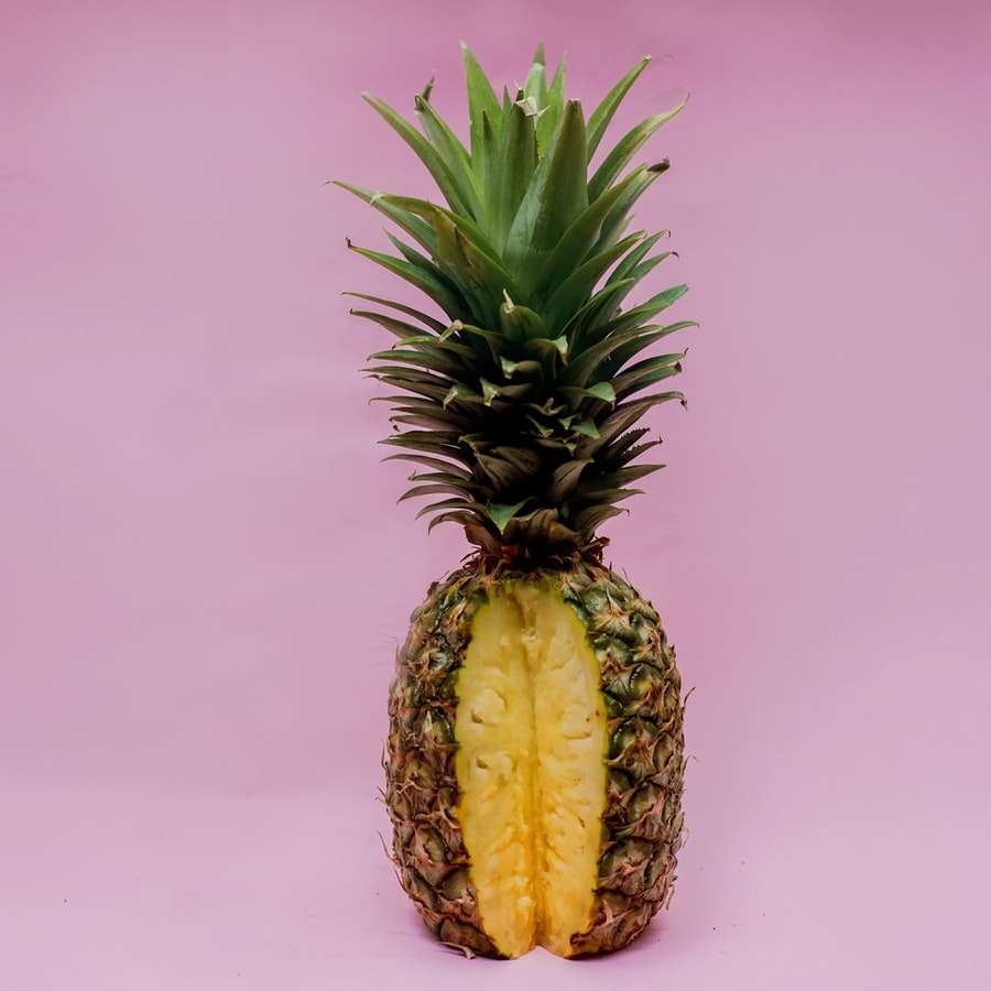 fruit d'ananas sur surface rose puzzle en ligne