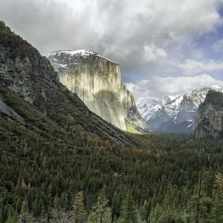 Vale de Yosemite em fevereiro puzzle deslizante online