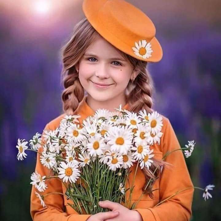 girl with a bouquet of daisies online puzzle