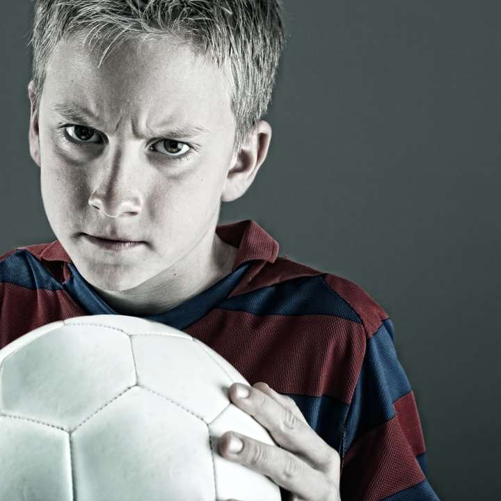 Jugador de fútbol enojado rompecabezas en línea