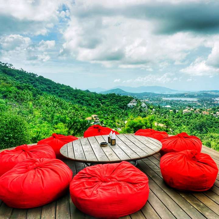Fantastisk utsikt över djungeln och Chaweng. glidande pussel online