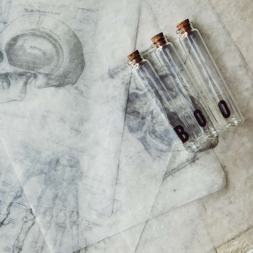 trei tuburi de sticlă limpede alunecare puzzle online