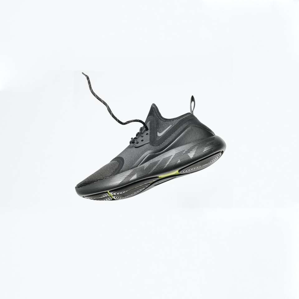 oparad grå Nike löparsko glidande pussel online