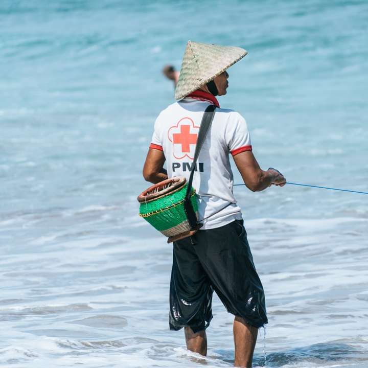 Рыбак на Бали онлайн-пазл