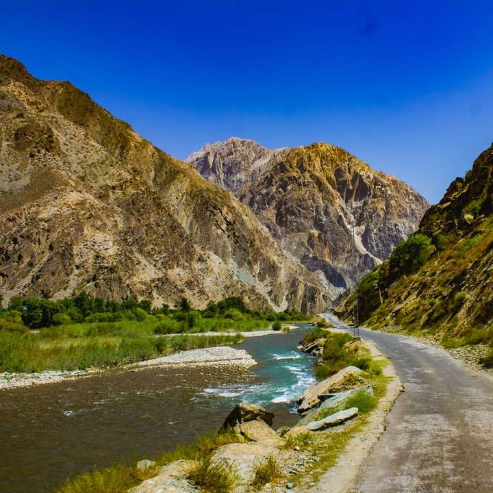 Chitral❤️❤️ glidande pussel online