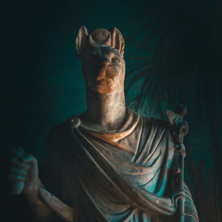 braune Statue eines Mannes Schiebepuzzle online