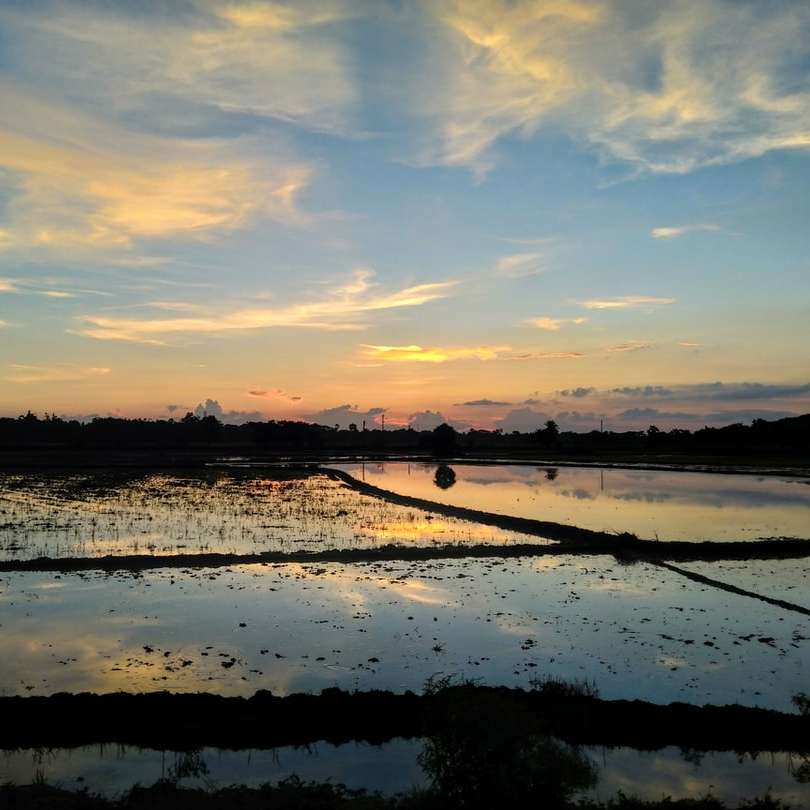 Αγροτικό ηλιοβασίλεμα συρόμενο παζλ online