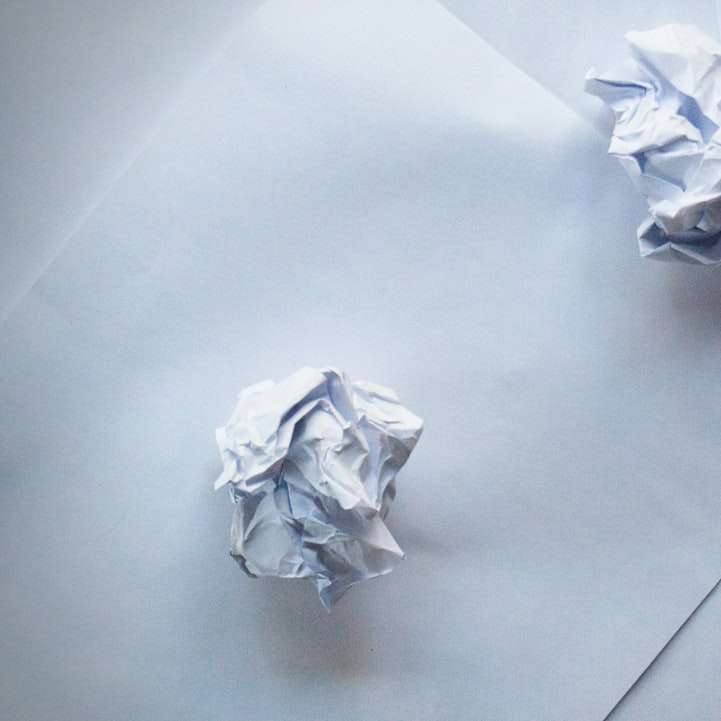 Papel de desecho y papel arrugado puzzle deslizante online