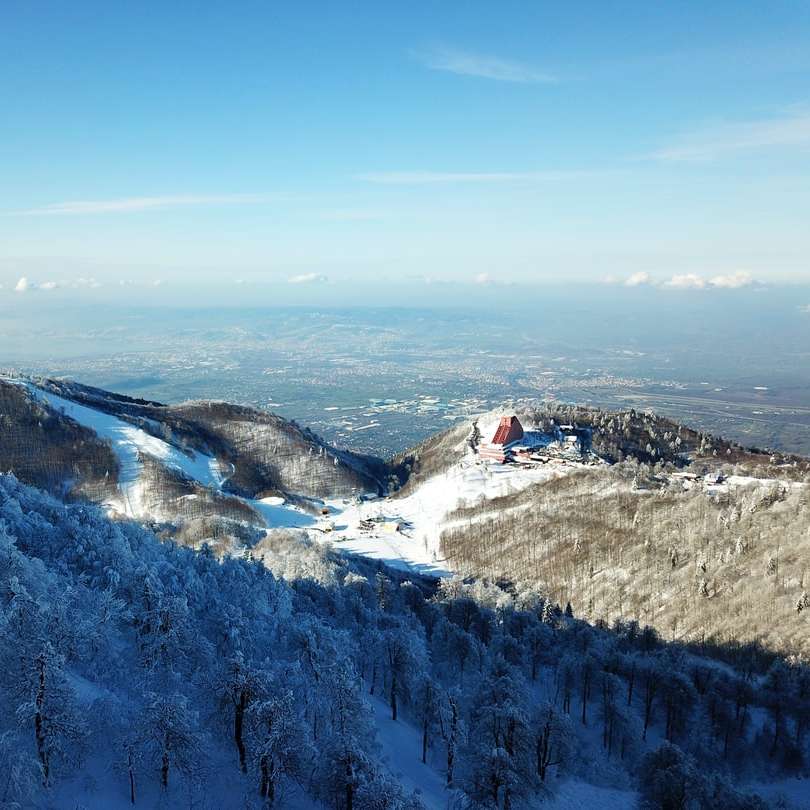 Schönes Baumskifahren im Skigebiet kartepe, Türkei Online-Puzzle