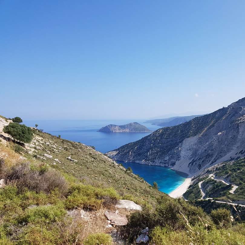 Plaża i przyroda w Grecji puzzle przesuwne online