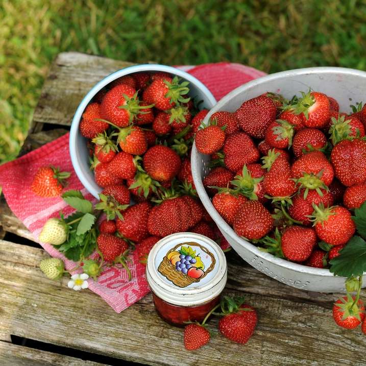 Strawberries sliding puzzle online
