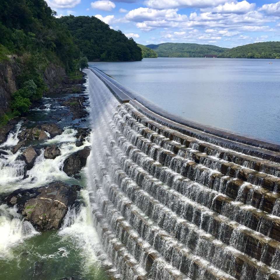 Nya Croton Dam i New York glidande pussel online