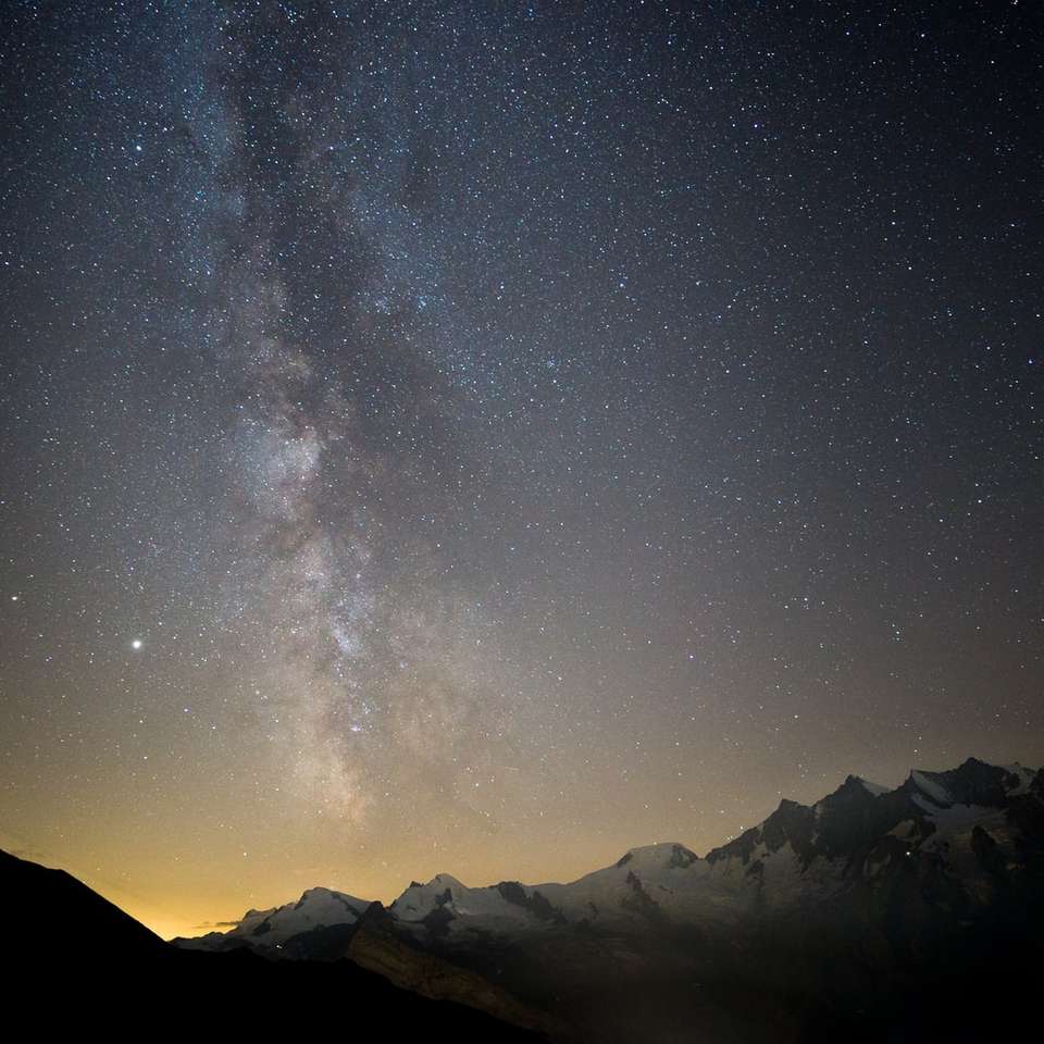 Via Láctea sobre as montanhas puzzle online