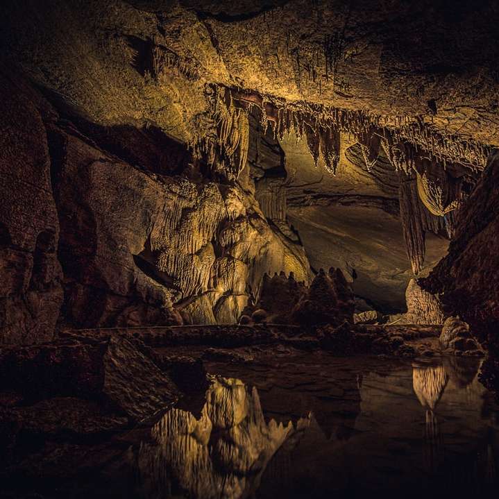 Jaskinia, pod ziemią puzzle online