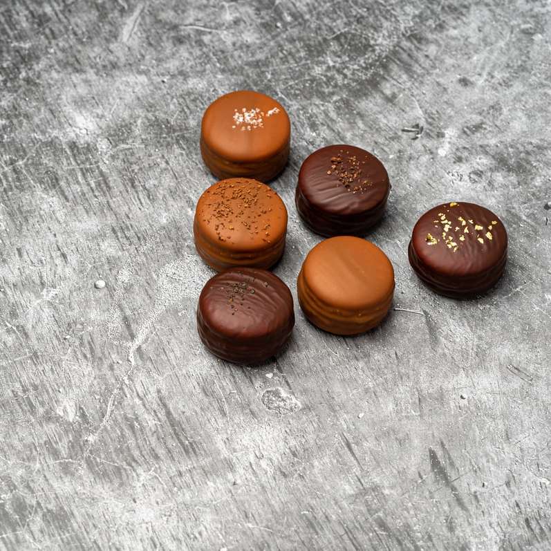 шість круглих шоколадок онлайн пазл