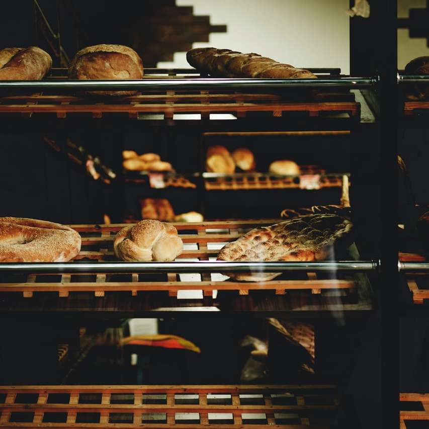 展示されている茶色のパン スライディングパズル・オンライン