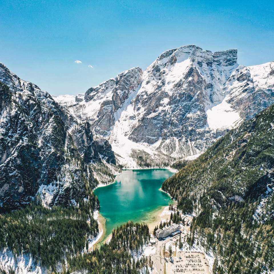 légi fénykép a tó és a hegyek csúszó puzzle online
